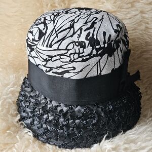VINTAGE 1960s Midcentury Black & White Cloche Hat Cocktail Jackie-O Park Avenue